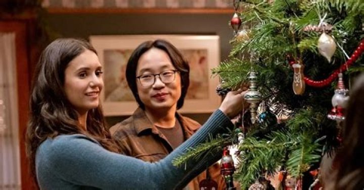 5 feel-good Christmas rom-coms to watch on Netflix this week (December 18, 2023)
