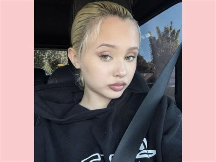 Alabama Barker Asked Her Followers With Help With New Health Issue