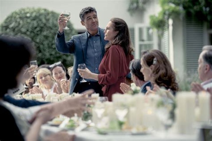Diane Lane is pointing at something as Christopher Lambert is looking.