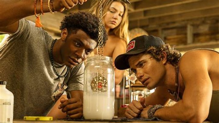 Does Ward die in Outer Banks season 2?