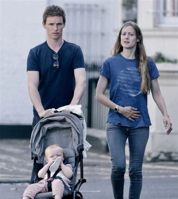 Eddie Redmayne's Daughter, Wife & Net Worth