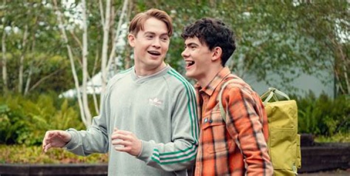 Is Isaac ace (asexual) in Heartstopper season 2?