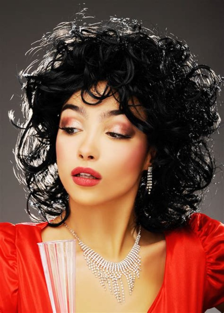 Joan Collins Wig Or Natural Hair: Hairstyle And Transformation Through Years