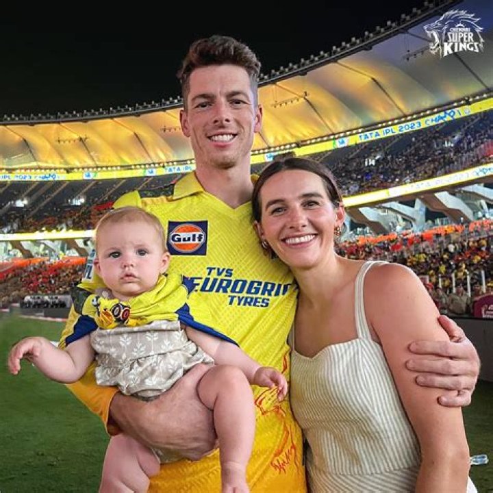 Meet Mitchell Santner Daughter Izzy Esmé Santner: Wife Caitlin Dodunski