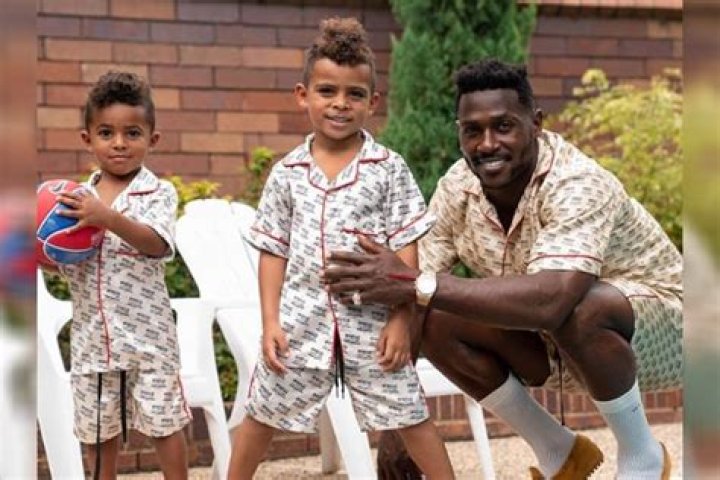 Meet NFL player, Antonio Brown's son, Autonomy Brown and know about his relationship