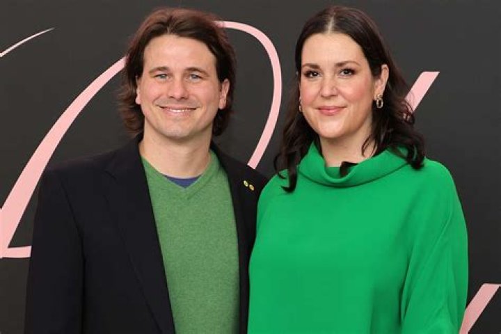 Melanie Lynskey had no idea Jason Ritter proposed to her in awkward interaction