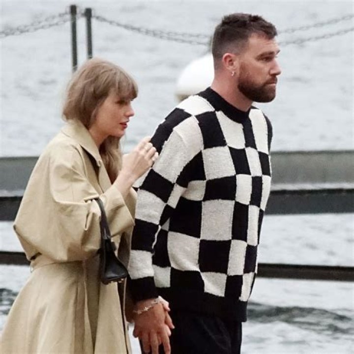 Taylor Swift's excitable kiss with Travis Kelce is exposing four green flags