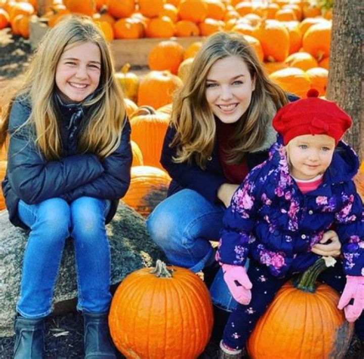 Teagan Croft Bio, Wiki, Career, Parents, Sisters, Relationship, Age, Height, Salary, Net Worth