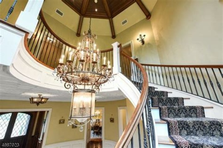 Teresa Giudice Gives Tour Inside Luxurious Mansion