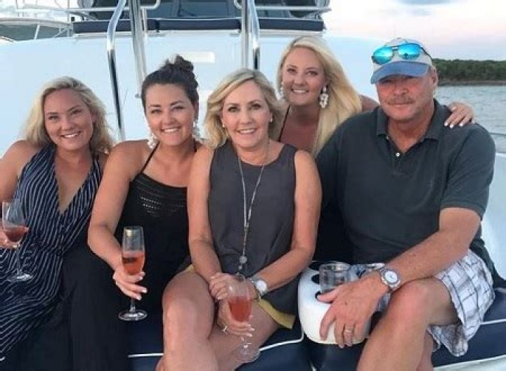 The 61 aged author Denise Jackson is married to Alan Jackson. They are parents to three daughters