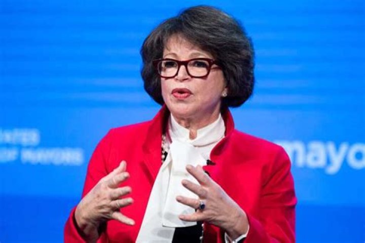 Valerie Jarrett Religion: Is She Muslim Or Christian Or Jewish? Ethnicity